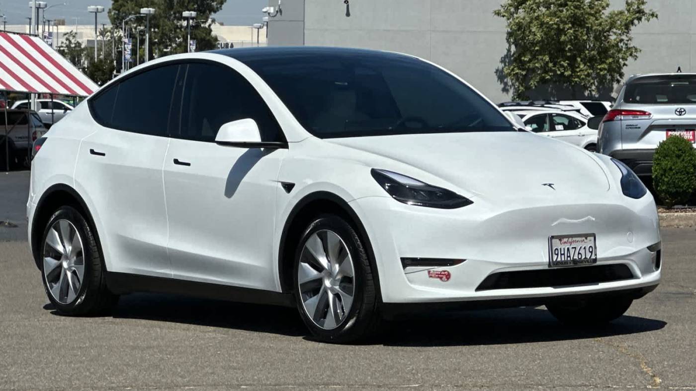 2023 Tesla Model Y 7SAYGDEE3PF827208