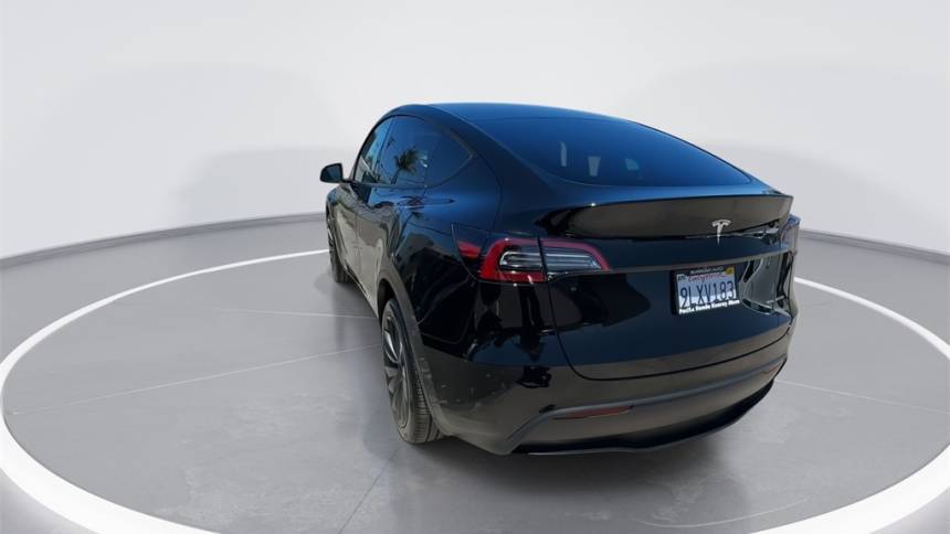 2024 Tesla Model Y 7SAYGDEE0RA234986