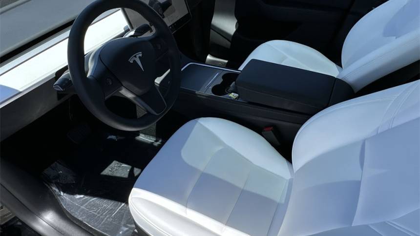 2024 Tesla Model Y 7SAYGDEE0RA234986