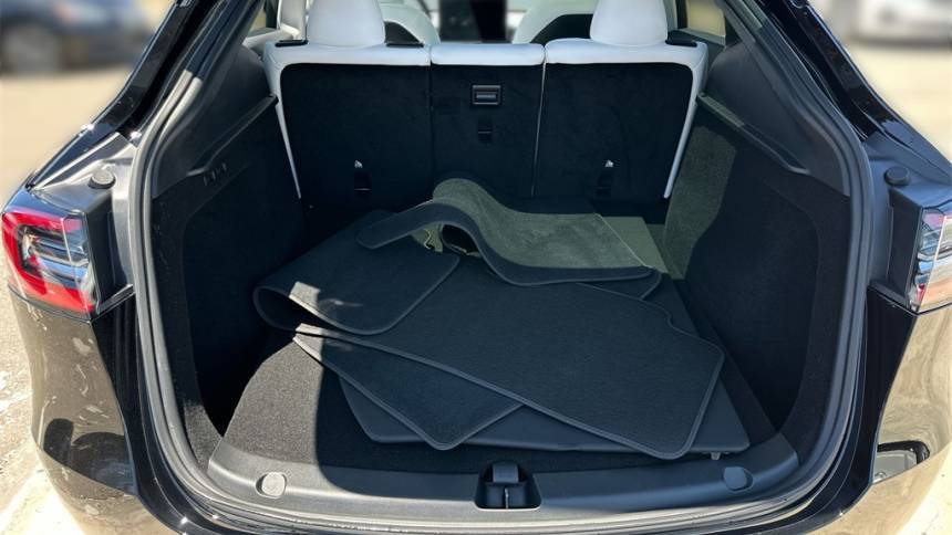 2024 Tesla Model Y 7SAYGDEE0RA234986
