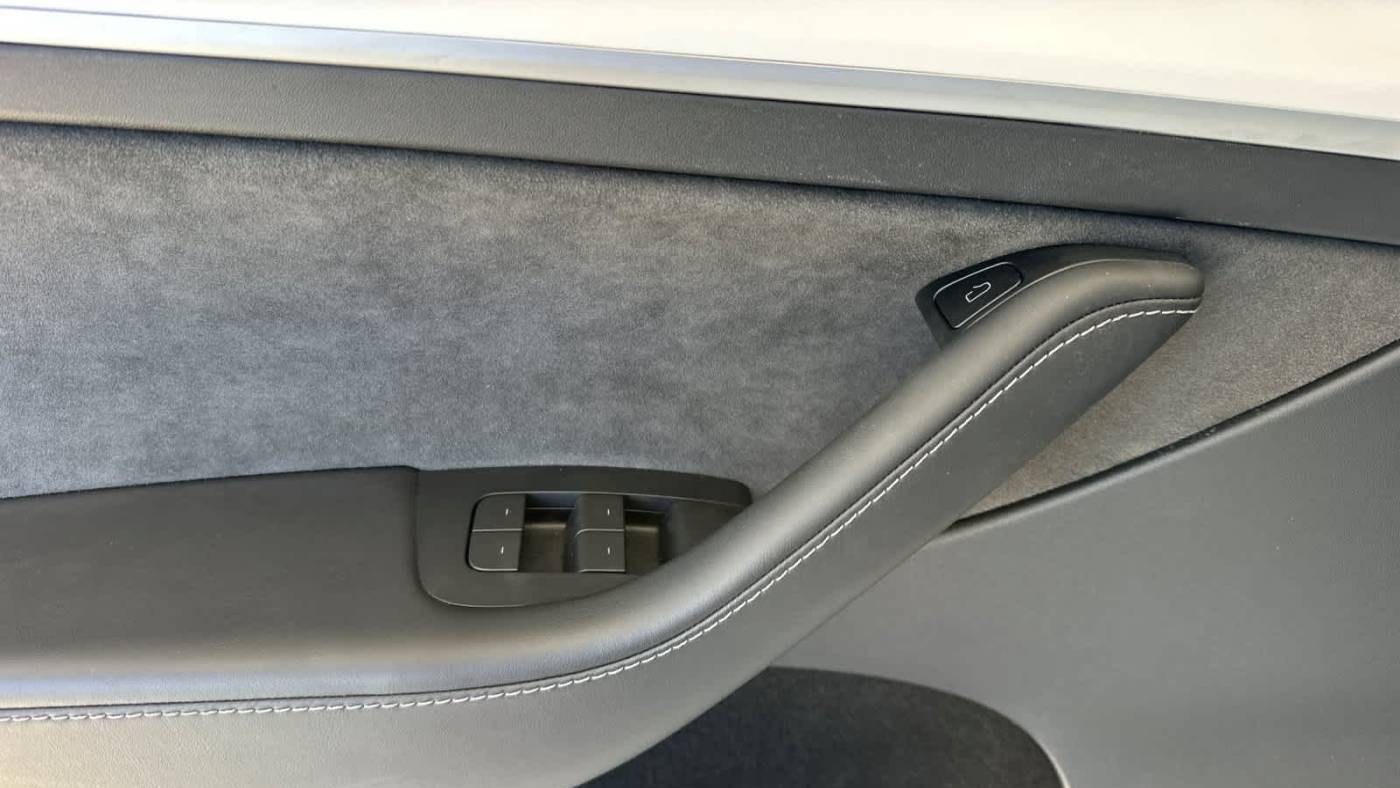 2023 Tesla Model Y 7SAYGDEE3PF827208