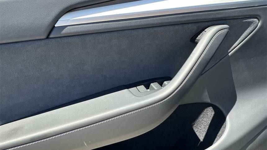 2024 Tesla Model Y 7SAYGDEE0RA234986