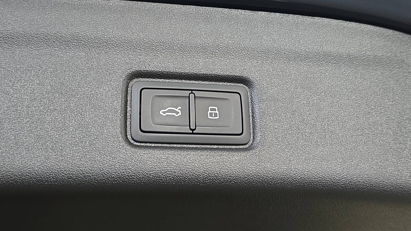 2025 Audi Q6 e-tron WA124BGFXSA040015