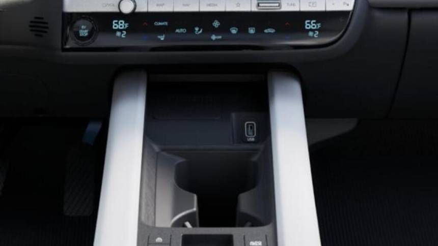 2025 Hyundai IONIQ 6 KMHM34AA3SA099235