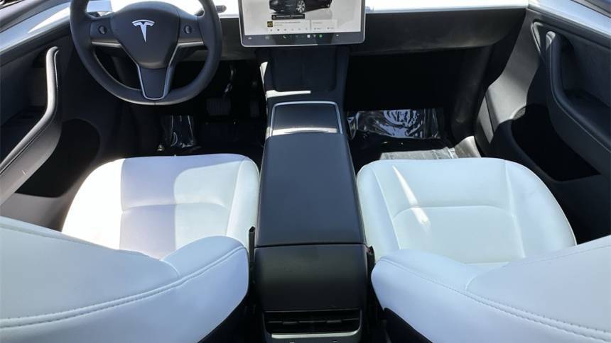 2024 Tesla Model Y 7SAYGDEE0RA234986