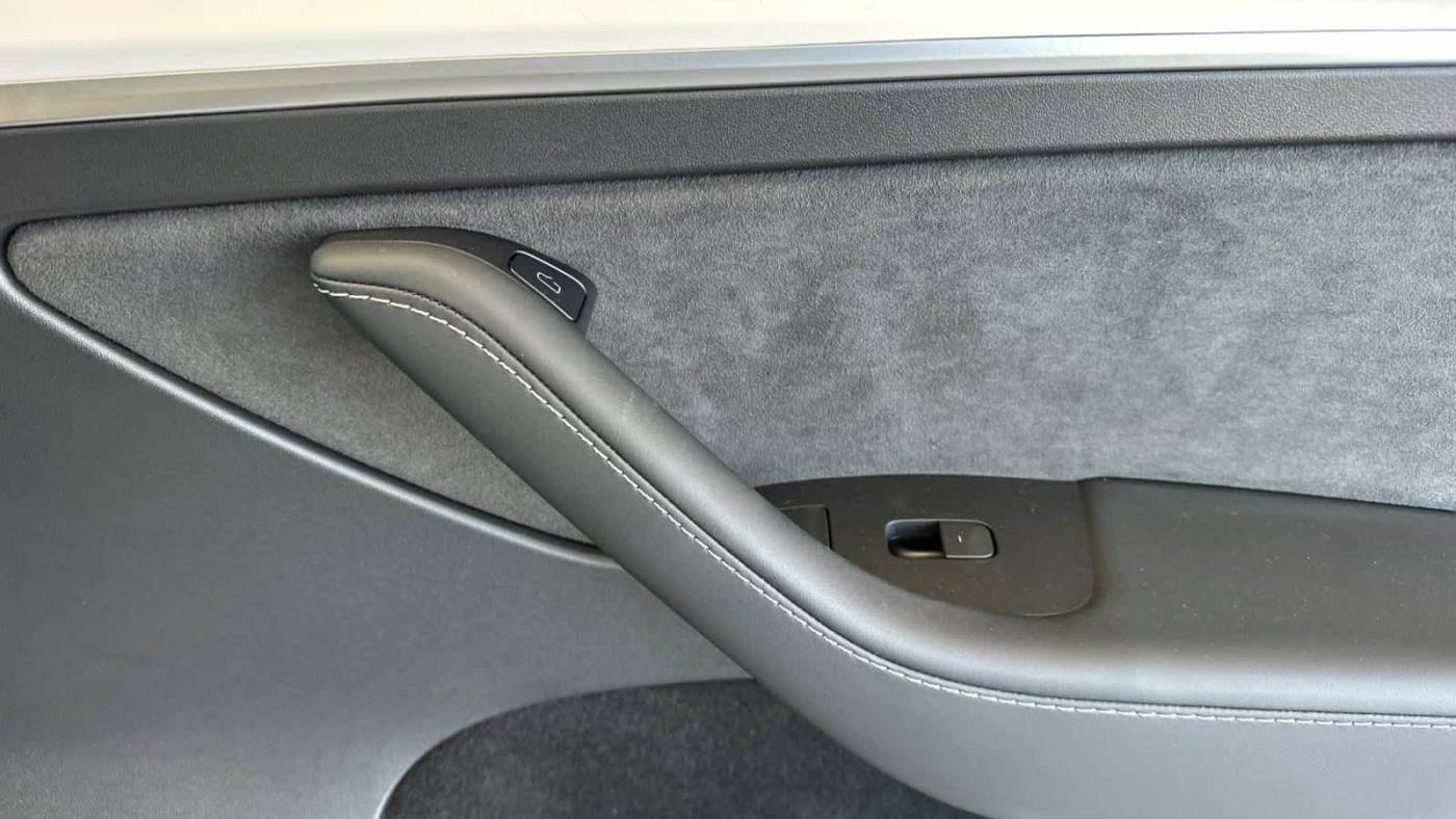 2023 Tesla Model Y 7SAYGDEE3PF827208