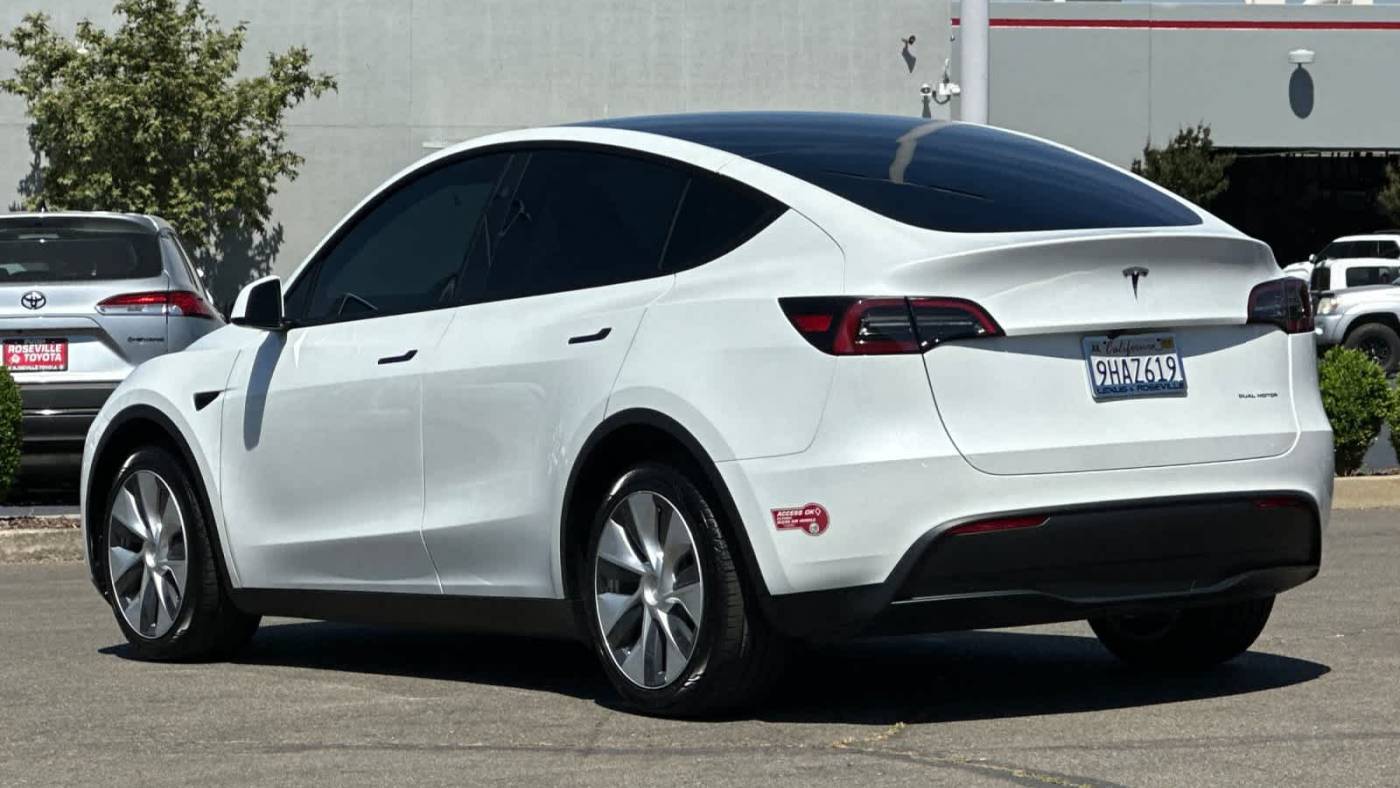 2023 Tesla Model Y 7SAYGDEE3PF827208