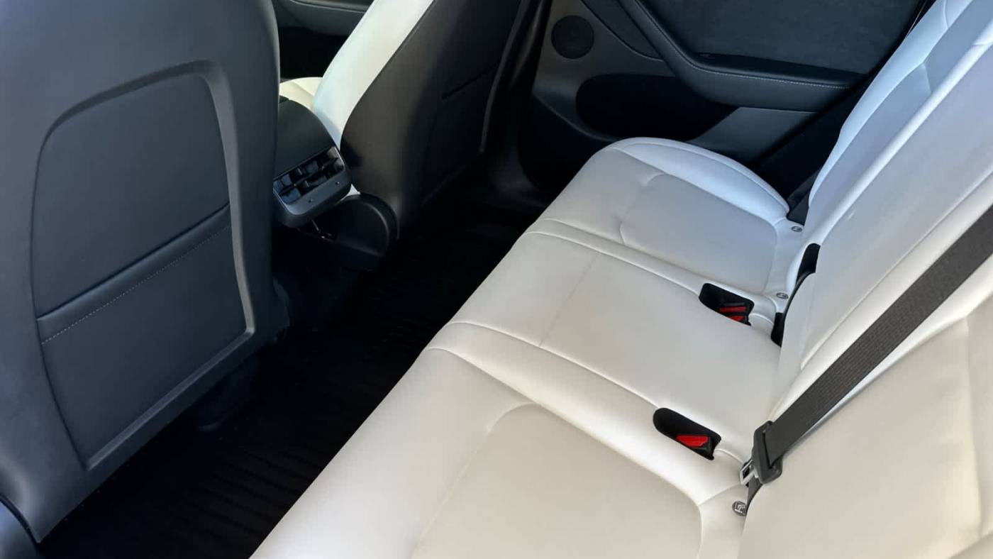2023 Tesla Model Y 7SAYGDEE3PF827208