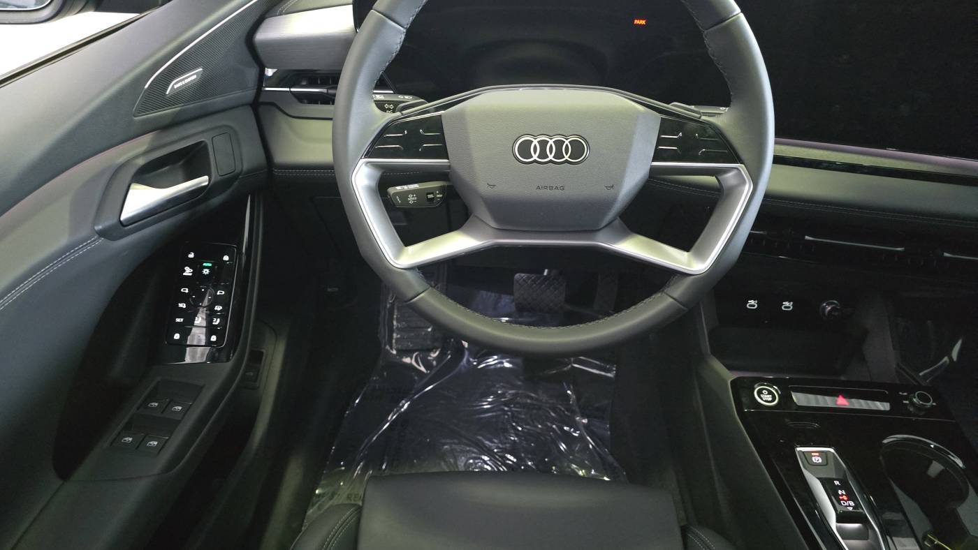 2025 Audi Q6 e-tron WA124BGFXSA040015