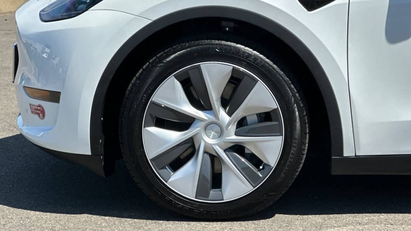 2023 Tesla Model Y 7SAYGDEE3PF827208