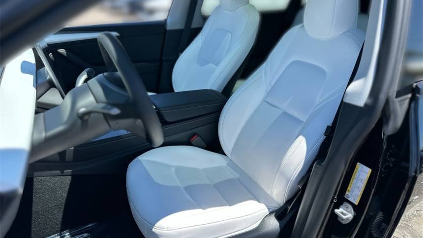 2024 Tesla Model Y 7SAYGDEE0RA234986