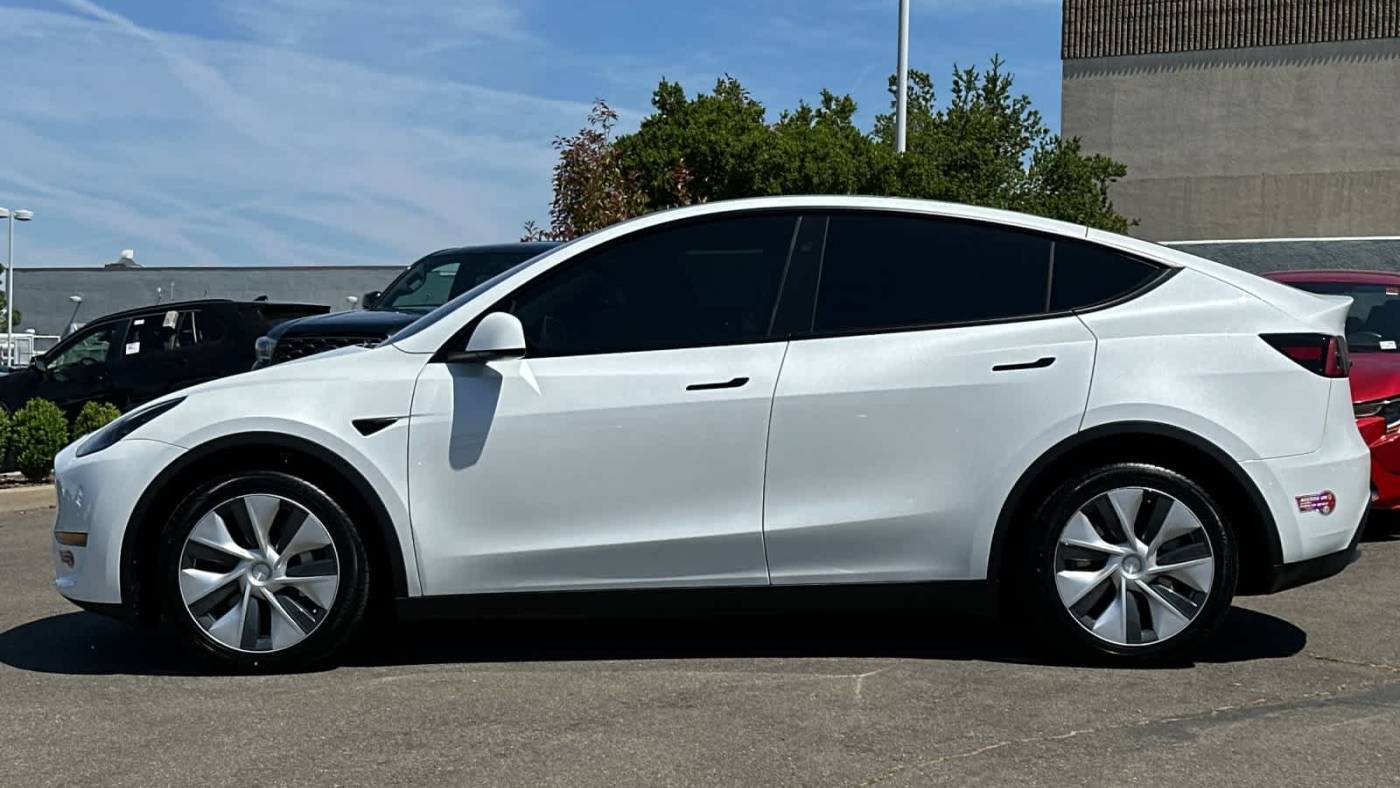 2023 Tesla Model Y 7SAYGDEE3PF827208