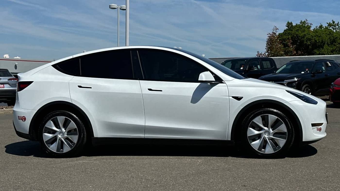 2023 Tesla Model Y 7SAYGDEE3PF827208