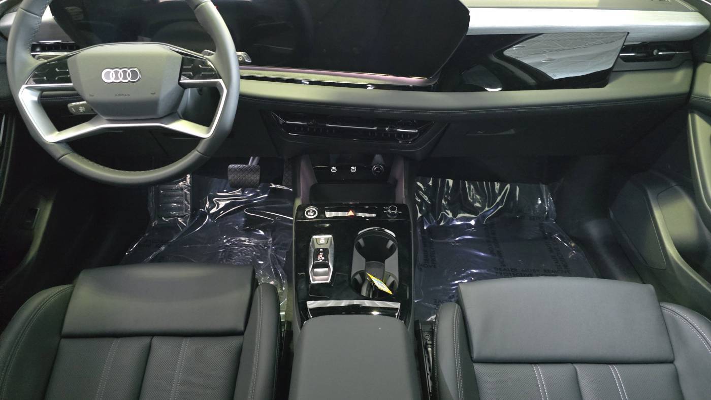 2025 Audi Q6 e-tron WA124BGFXSA040015
