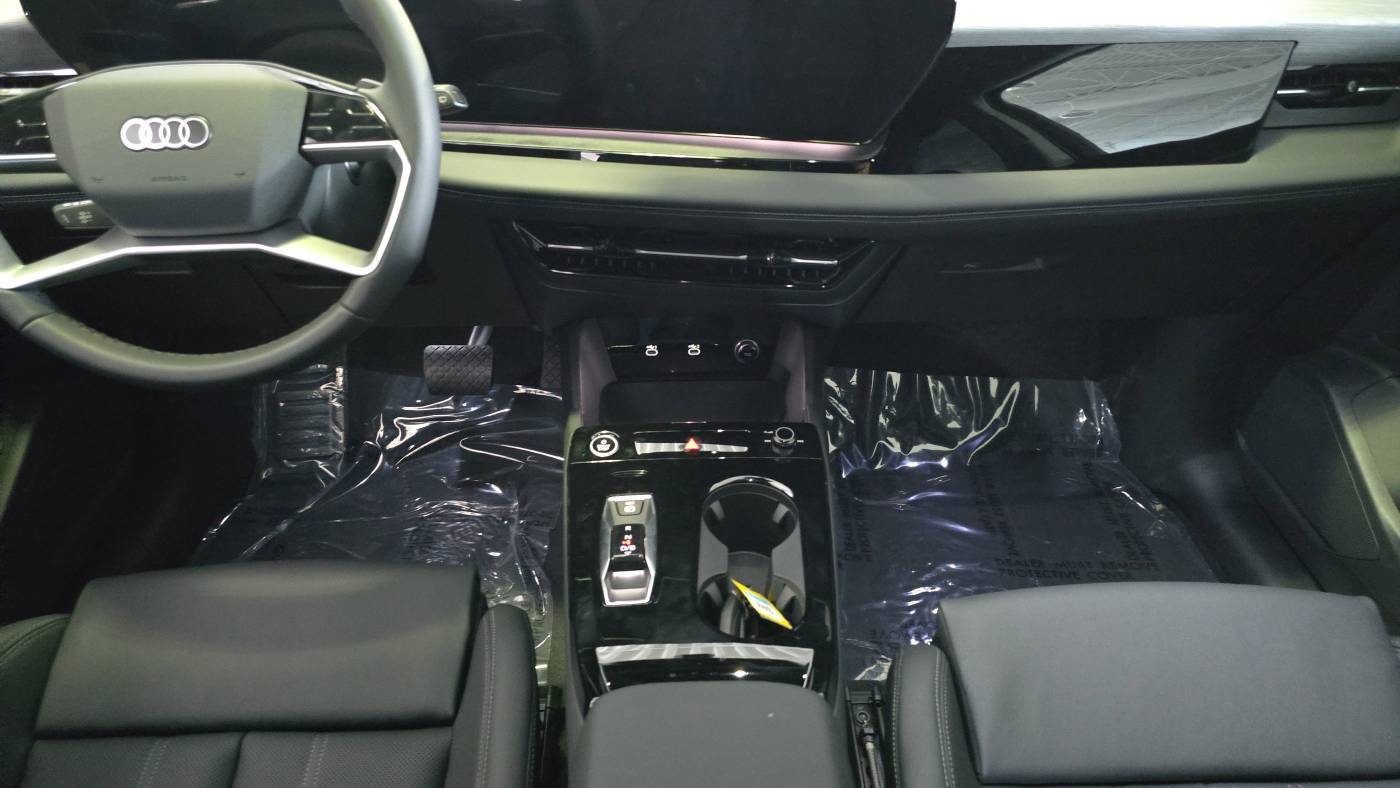 2025 Audi Q6 e-tron WA124BGFXSA040015