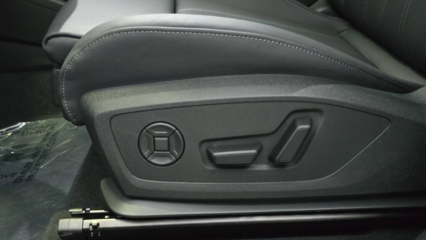 2025 Audi Q6 e-tron WA124BGFXSA040015