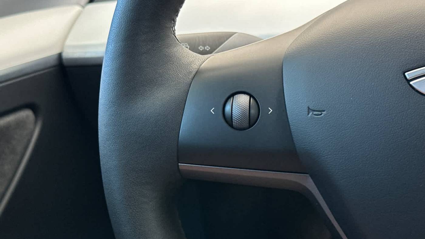 2023 Tesla Model Y 7SAYGDEE3PF827208