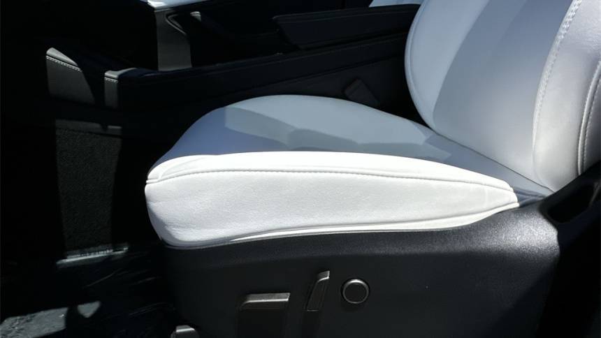 2024 Tesla Model Y 7SAYGDEE0RA234986