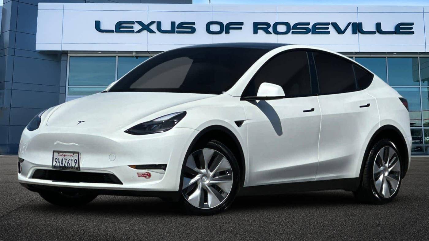 2023 Tesla Model Y 7SAYGDEE3PF827208