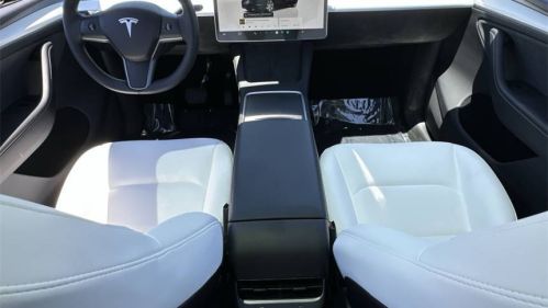 2024 Tesla Model Y 7SAYGDEE0RA234986