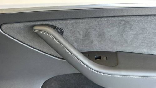 2023 Tesla Model Y 7SAYGDEE3PF827208