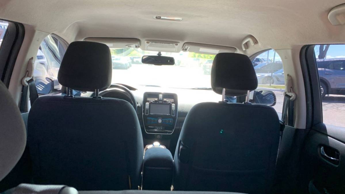 2013 Nissan LEAF - Images - 16