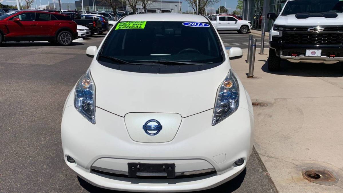 2013 Nissan LEAF - Images - 17