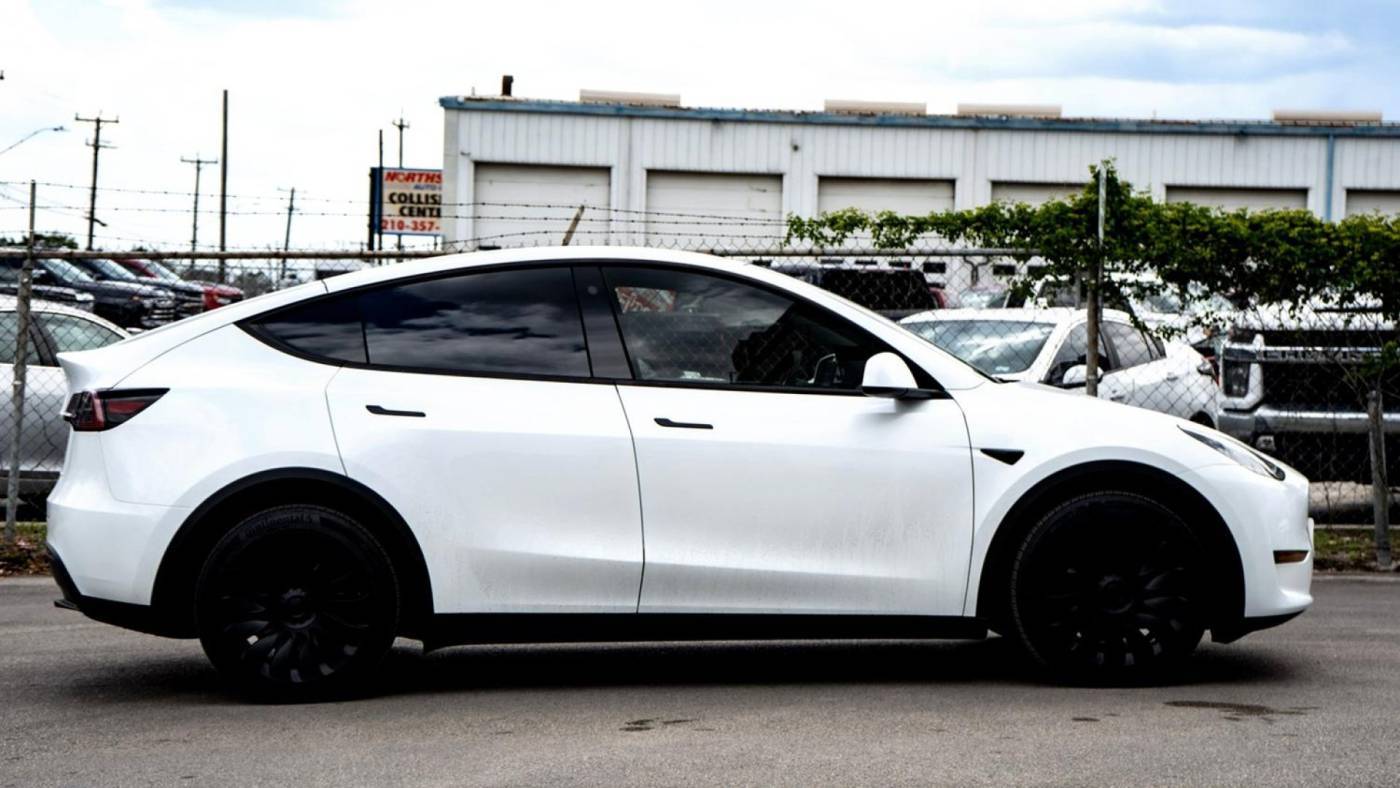 2023 Tesla Model Y 7SAYGDEE3PA094218