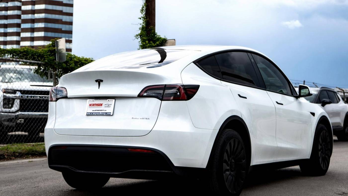 2023 Tesla Model Y 7SAYGDEE3PA094218