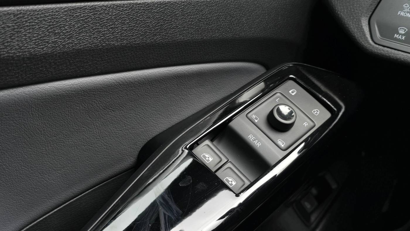 2021 Volkswagen ID.4 WVGTMPE27MP045661