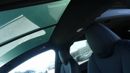 2022 Tesla Model X 7SAXCBE51NF334037