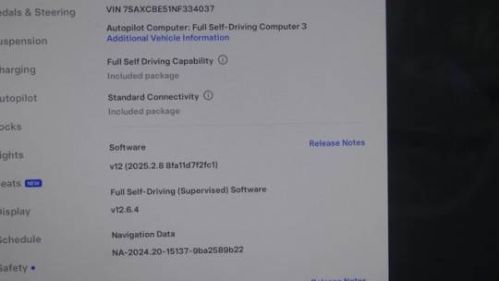 2022 Tesla Model X 7SAXCBE51NF334037