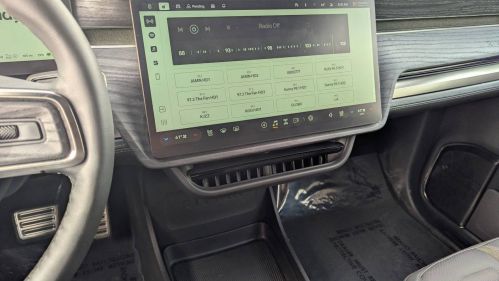 2023 Rivian R1T - Images - 19