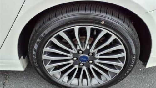 2017 Ford Fusion Energi - Images - 22