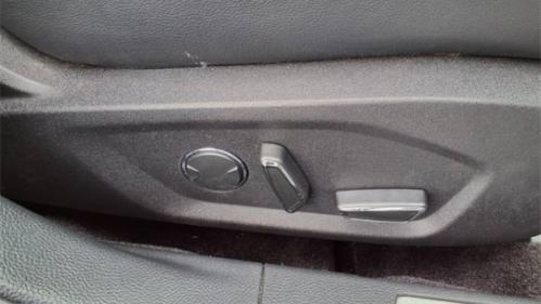 2017 Ford Fusion Energi - Images - 27