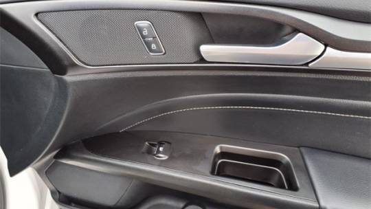 2017 Ford Fusion Energi - Images - 28