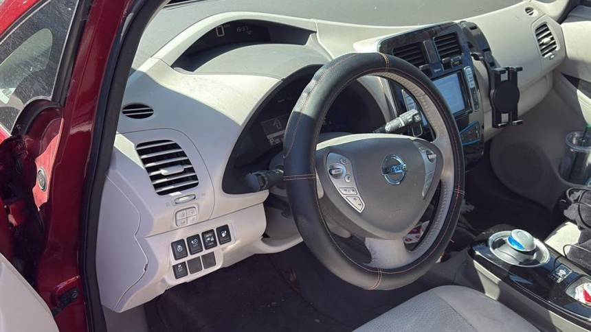 2014 Nissan LEAF - Images - 6