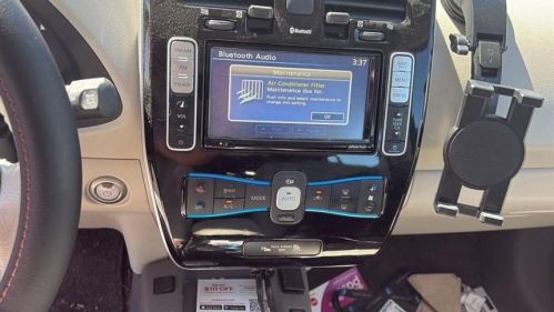 2014 Nissan LEAF - Images - 8