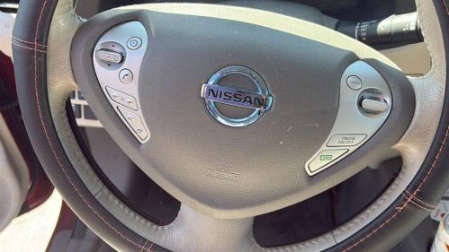 2014 Nissan LEAF - Images - 9