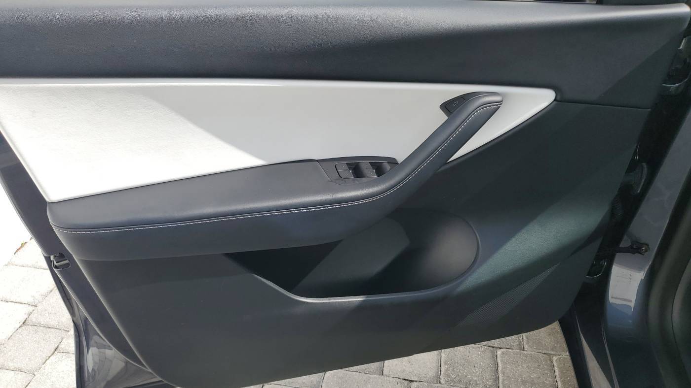 2022 Tesla Model Y 7SAYGDEF8NF449974