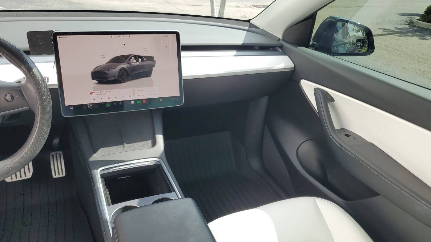 2022 Tesla Model Y 7SAYGDEF8NF449974