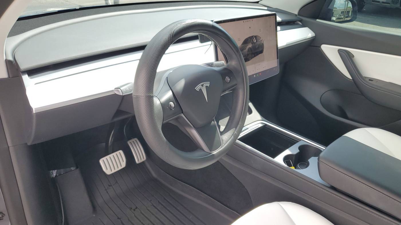 2022 Tesla Model Y 7SAYGDEF8NF449974