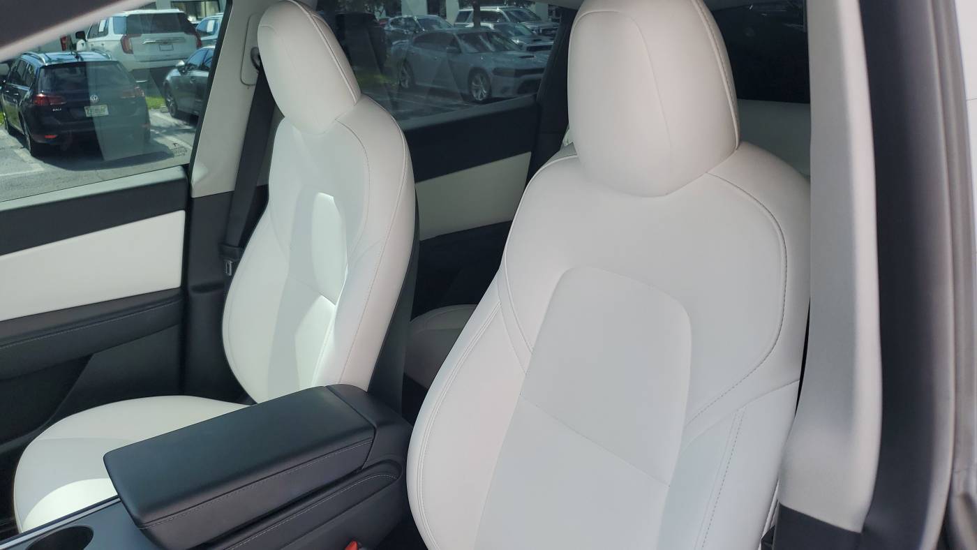 2022 Tesla Model Y 7SAYGDEF8NF449974