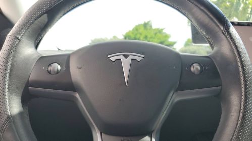 2022 Tesla Model Y 7SAYGDEF8NF449974