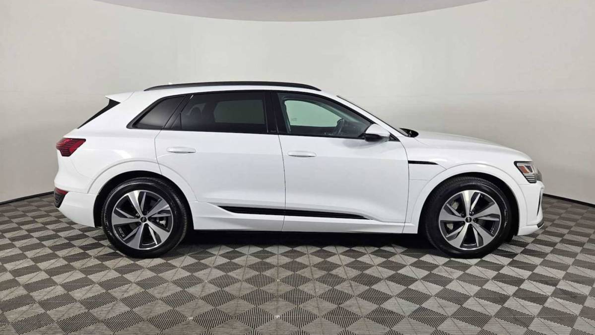 2024 Audi Q8 e-tron - Images - 6