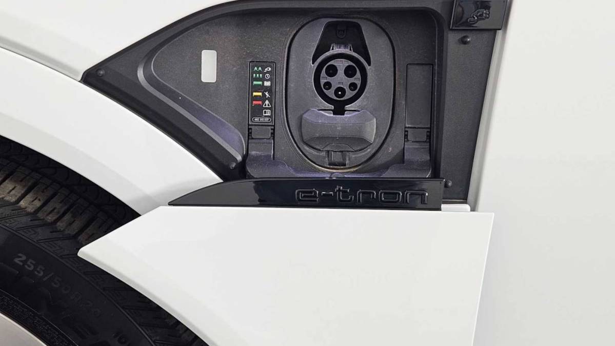 2024 Audi Q8 e-tron - Images - 41