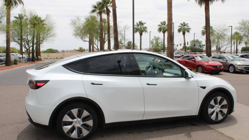 2022 Tesla Model Y 7SAYGAEE3NF325116