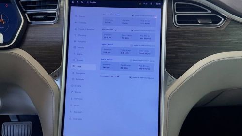 2016 Tesla Model S - Images - 11