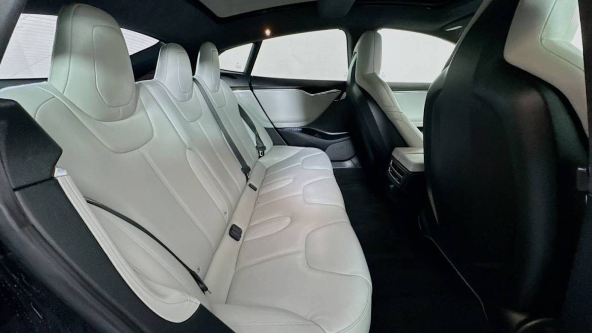2016 Tesla Model S - Images - 23