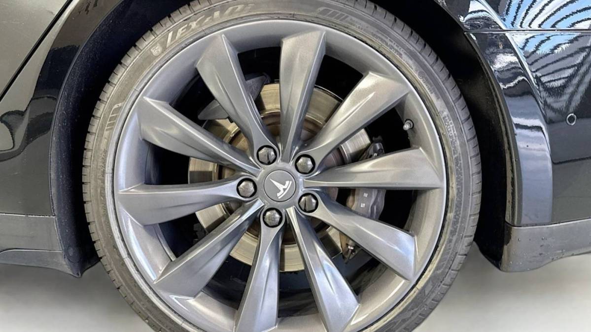 2016 Tesla Model S - Images - 27